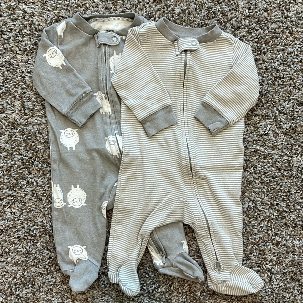 Carter’s 2-way Zip Sleep and Play, grey and white, size 3 mos